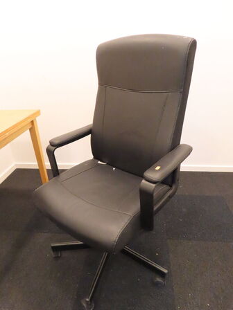 Bord og skrivebordsstol