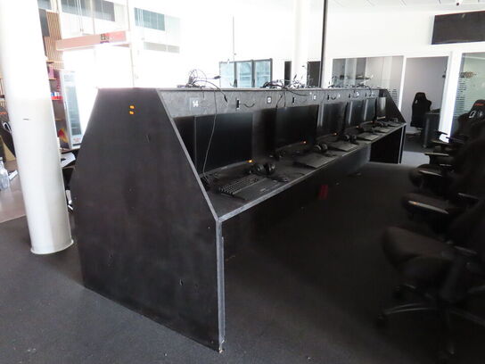 GAMERBORD - KAN FØRST AFHENTES FRA KL. 13:00 og til 15:00