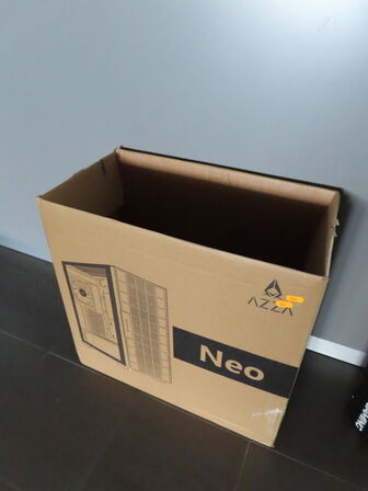 Kasse med kabler, bl.a HDI-kabler