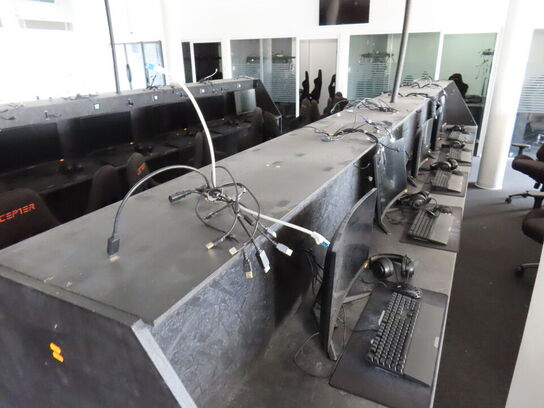 GAMERBORD - KAN FØRST AFHENTES FRA KL. 13:00 og til 15:00