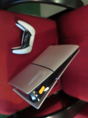 SONY PLAYSTATION 5, model CFI-2016 med en controlere