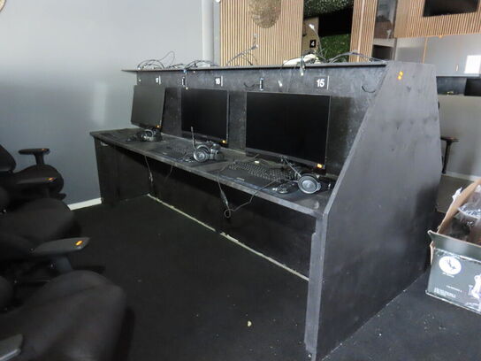 GAMERBORD - KAN FØRST AFHENTES FRA KL. 13:00 og til 15:00