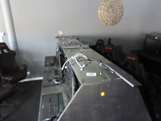 GAMERBORD - KAN FØRST AFHENTES FRA KL. 13:00 og til 15:00