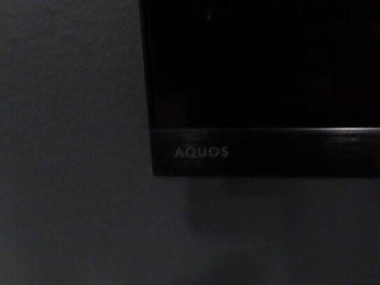 48" SMART TV, SHARP AQUOS med fjernbetjening og vægbeslag