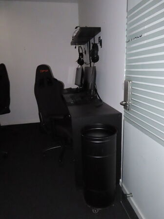 HELE RUMMET, 5 x GAMER PLADSER inkl. borde og hylder 