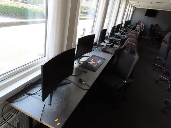 Langt bord, (4 stk. bordplader) - KAN FØRST AFHENTES FRA KL. 13:00 og til 15:00