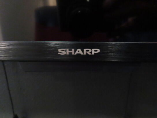 48" SMART TV, SHARP AQUOS med fjernbetjening og vægbeslag