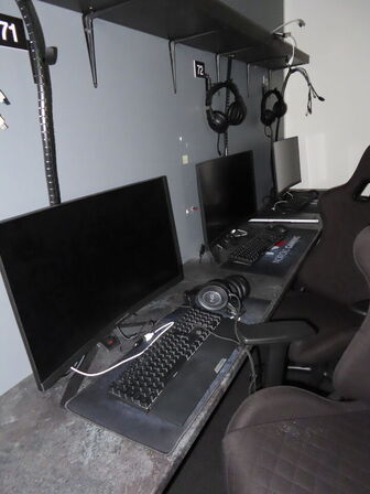 HELE RUMMET, 5 x GAMER PLADSER inkl. borde og hylder 