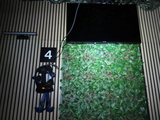 VR sæt, 43"  monitor, VR Headset, HTC VIVE PRO EYE HMD, 2 stk. HTC Controller