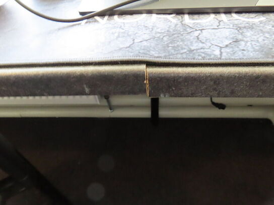 Langt bord, (4 stk. bordplader) - KAN FØRST AFHENTES FRA KL. 13:00 og til 15:00