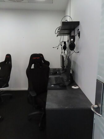 HELE RUMMET, 5 x GAMER PLADSER inkl. borde og hylder 