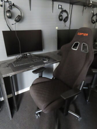 HELE RUMMET, 5 x GAMER PLADSER inkl. borde og hylder 