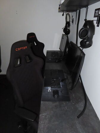 HELE RUMMET, 5 x GAMER PLADSER inkl. borde og hylder 