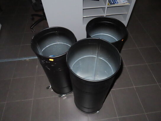 2 stk. vogne med 3 stk. papirkurve