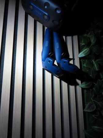 VR sæt, 43"  monitor, VR Headset, HTC VIVE PRO EYE HMD, 2 stk. HTC Controller