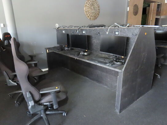 GAMERBORD - KAN FØRST AFHENTES FRA KL. 13:00 og til 15:00