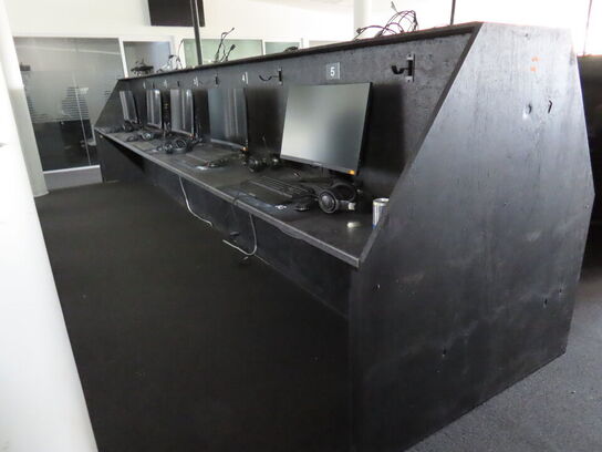 GAMERBORD - KAN FØRST AFHENTES FRA KL. 13:00 og til 15:00