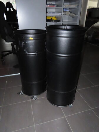 2 stk. vogne med 3 stk. papirkurve