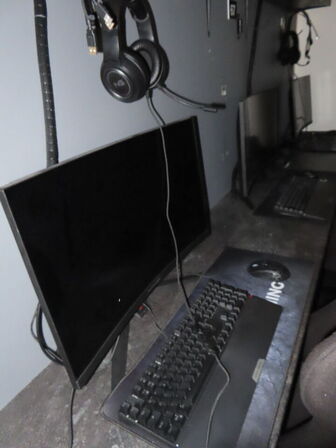 HELE RUMMET, 5 x GAMER PLADSER inkl. borde og hylder 