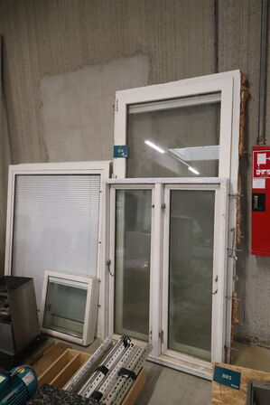 4 stk Vinduer og 1 dør
