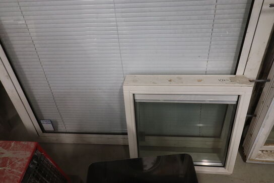 4 stk Vinduer og 1 dør