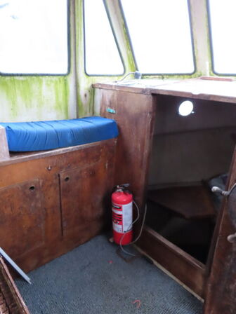 31 fod spejlgattet Dueholm m. frembygget styrehus, glasfiber, argang 1982