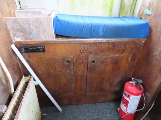 31 fod spejlgattet Dueholm m. frembygget styrehus, glasfiber, argang 1982