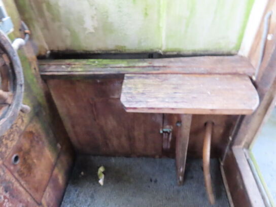 31 fod spejlgattet Dueholm m. frembygget styrehus, glasfiber, argang 1982