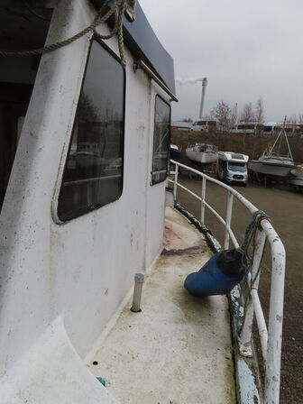 31 fod spejlgattet Dueholm m. frembygget styrehus, glasfiber, argang 1982