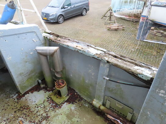 31 fod spejlgattet Dueholm m. frembygget styrehus, glasfiber, argang 1982