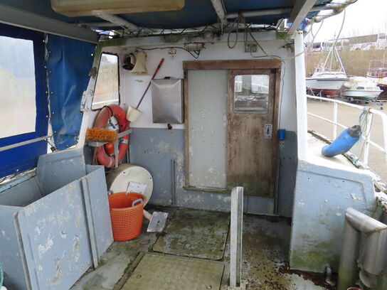 31 fod spejlgattet Dueholm m. frembygget styrehus, glasfiber, argang 1982