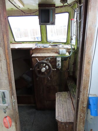 31 fod spejlgattet Dueholm m. frembygget styrehus, glasfiber, argang 1982