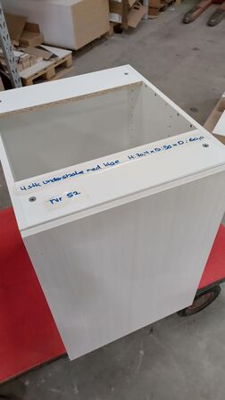 4 stk. usamlet underskabe H: 70,4 x B: 50 x D: 60,0 med låge og 4 hylder