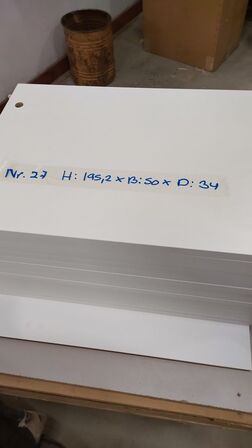 4 stk. usamlet højskabe H: 195,2 x B: 50 x D: 34,0 med låge og 16 hylder