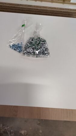 4 stk. usamlet underskabe H: 70,4 x B: 50 x D: 58,1 med 4 hylder