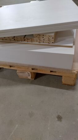 4 stk. usamlet underskabe H: 70,4 x B: 50 x D: 60,0 med låge og  4 hylder