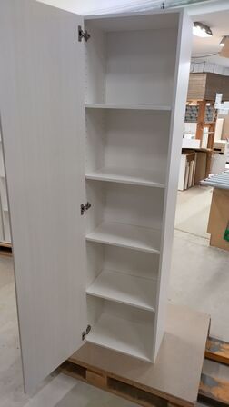 4 stk. usamlet højskabe H: 195,2 x B: 50 x D: 34,0 med låge og 16 hylder