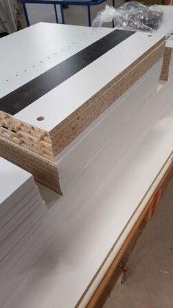 4 stk. usamlet højskabe H: 195,2 x B: 60 x D: 34,0 med låge og 16 hylder