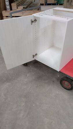 4 stk. usamlet underskabe H: 70,4 x B: 50 x D: 60,0 med låge og 4 hylder