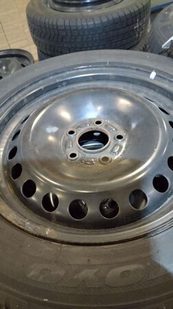 Ca. 20 stk. blandede dæk og fælge