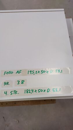 4 stk. usamlet højskabe H: 182,4 x B: 50 x D: 58,1 cm uden låger.