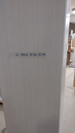 4 stk. usamlet højskabe H: 195,2 x B: 50 x D: 34,0 med låge og 16 hylder