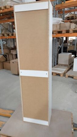 4 stk. usamlet højskabe H: 195,2 x B: 50 x D: 34,0 med låge og 16 hylder