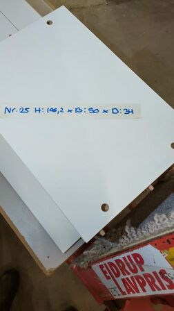 4 stk. usamlet højskabe H: 195,2 x B: 50 x D: 34,0 med låge og 16 hylder