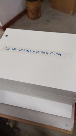 4 stk. usamlet højskabe H: 195,2 x B: 50 x D: 34,0 med låge og 16 hylder