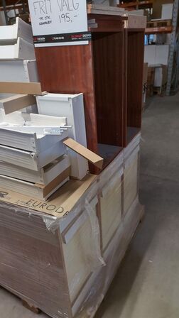 Blandede skuffer og reoler