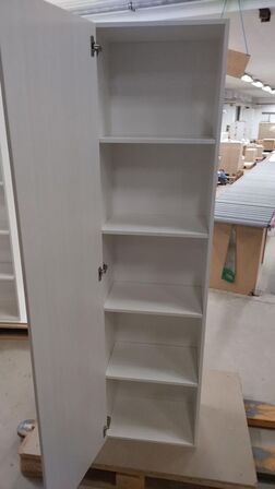 4 stk. usamlet højskabe H: 195,2 x B: 50 x D: 34,0 med låge og 16 hylder