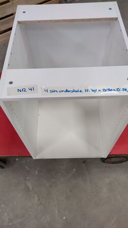 4 stk. usamlet undersabe H: 70,4 x B: 50 x D: 58,1 med 4 hylder