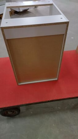 4 stk. usamlet undersabe H: 70,4 x B: 50 x D: 58,1 med 4 hylder