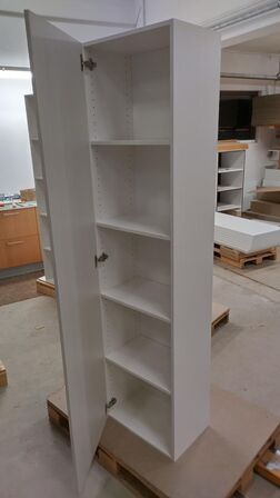 4 stk. usamlet højskabe H: 195,2 x B: 50 x D: 34,0 med låge og 16 hylder